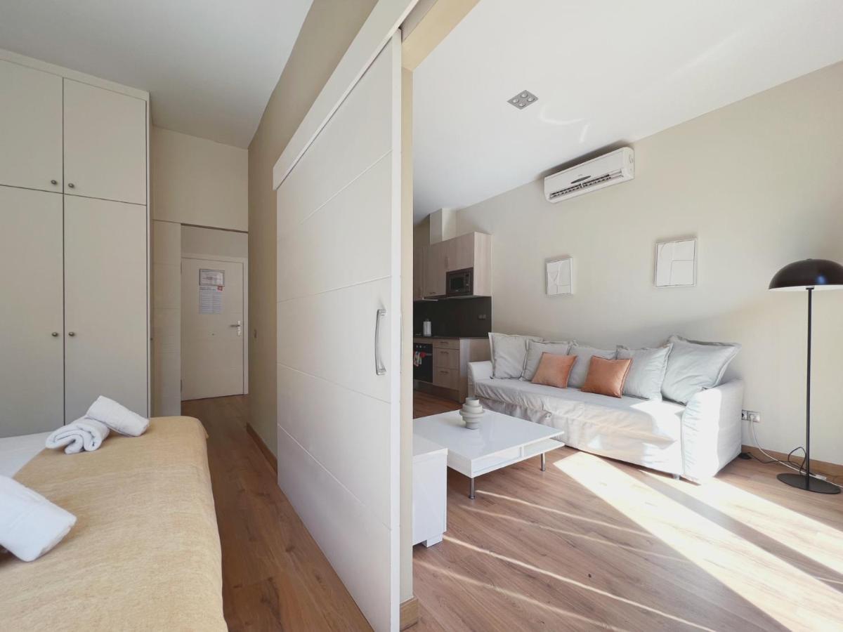 Stay U-Nique Apartments Fontanella Barcelona Bagian luar foto